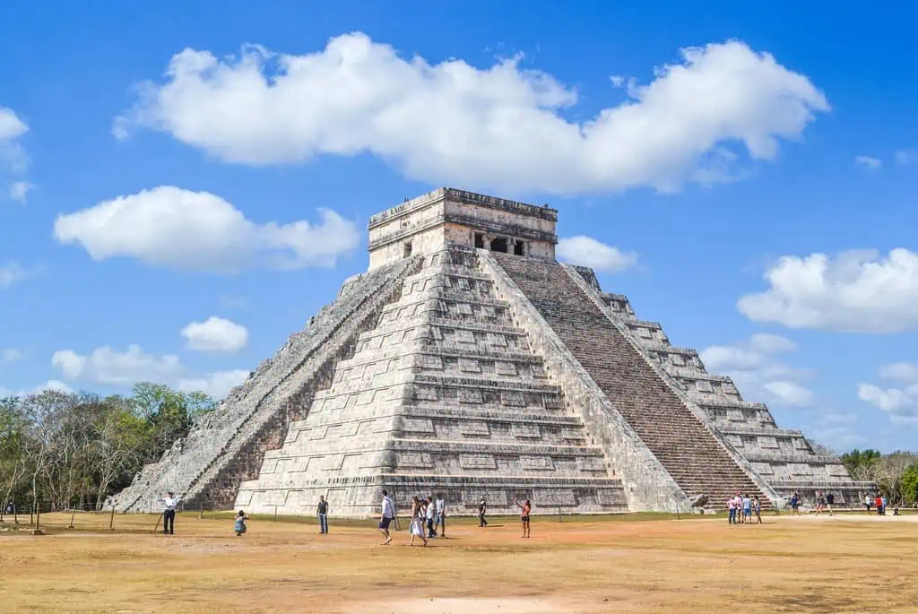 Bucket List: 31 Famous Landmarks Around the World