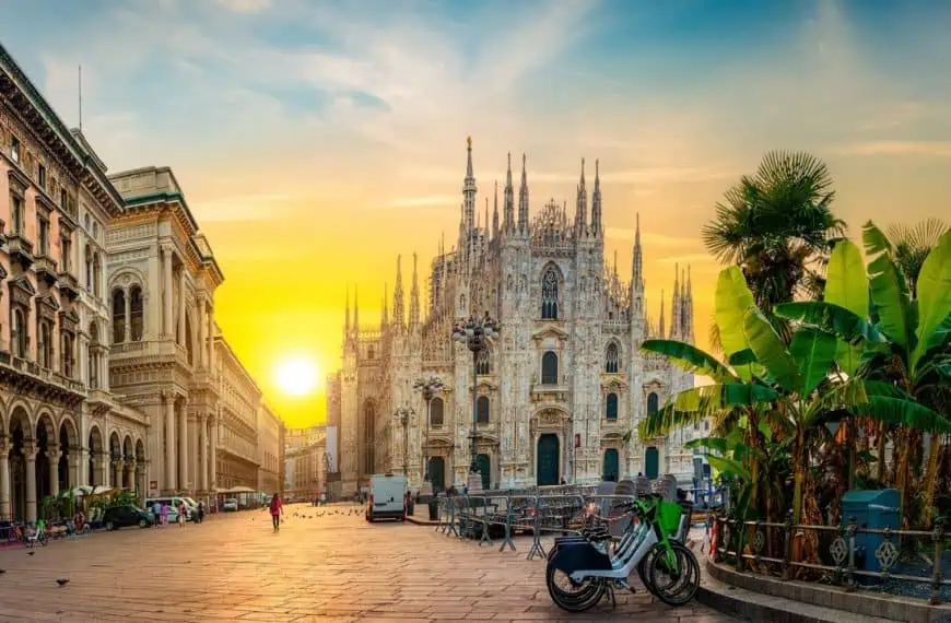 Milan Piazza Del Duomo