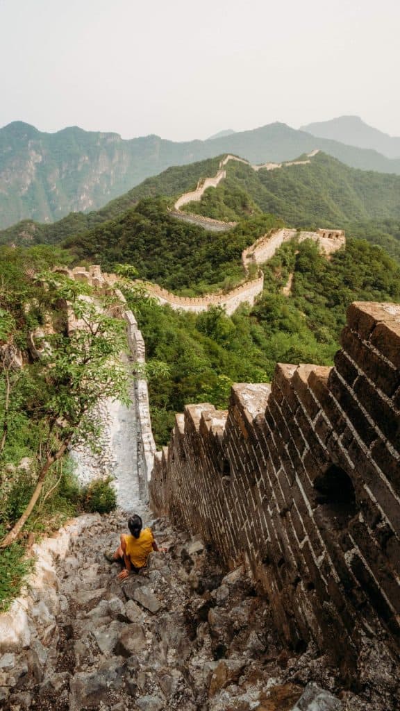 China besteigt die Große Mauer