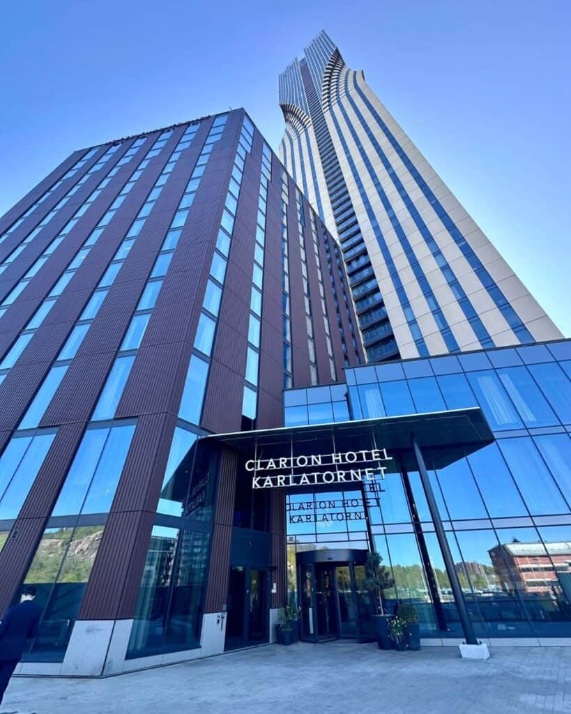 Вход в отель Clarion Karlatornet