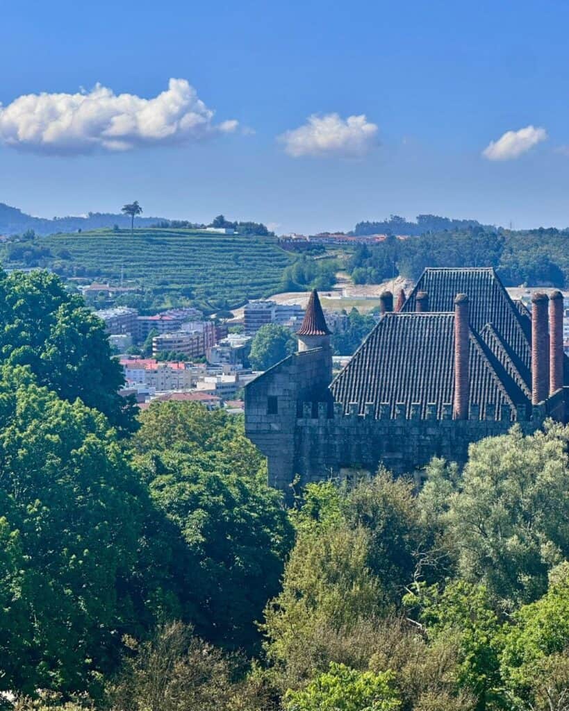 Vistas desde el Castillo de Guimarães en Portugal
