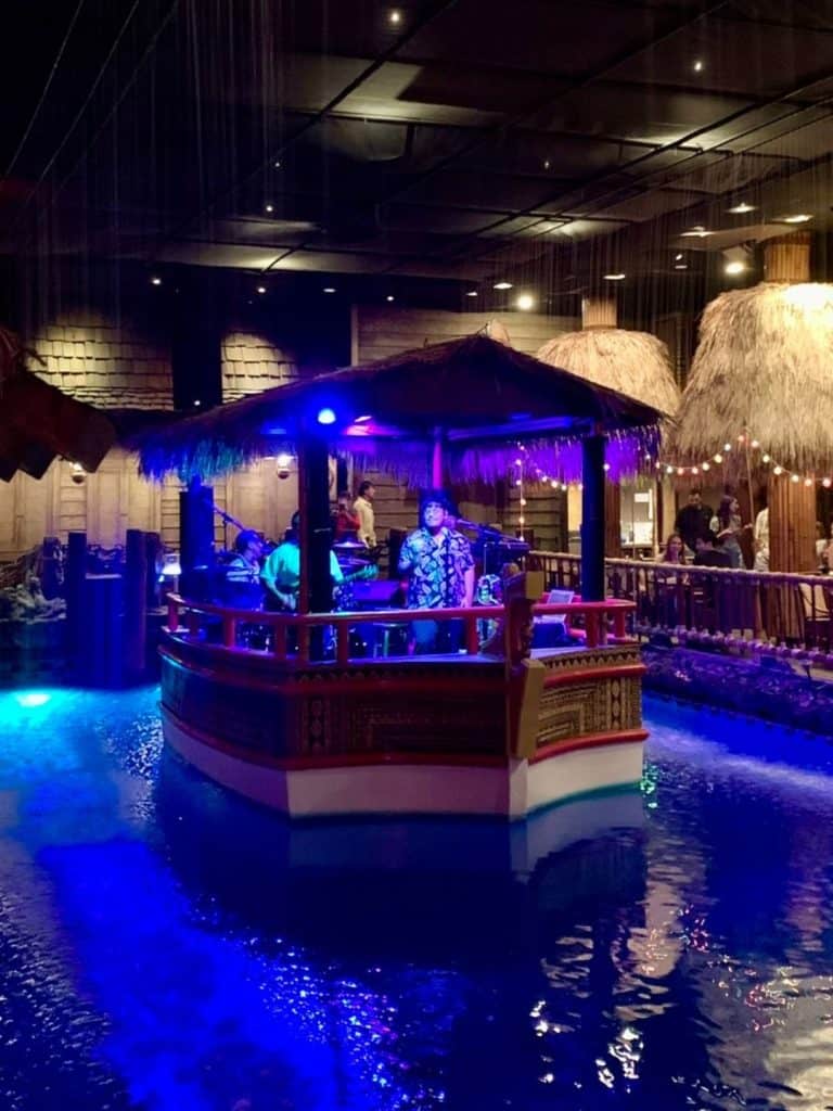 Música ao vivo no Tonga Room