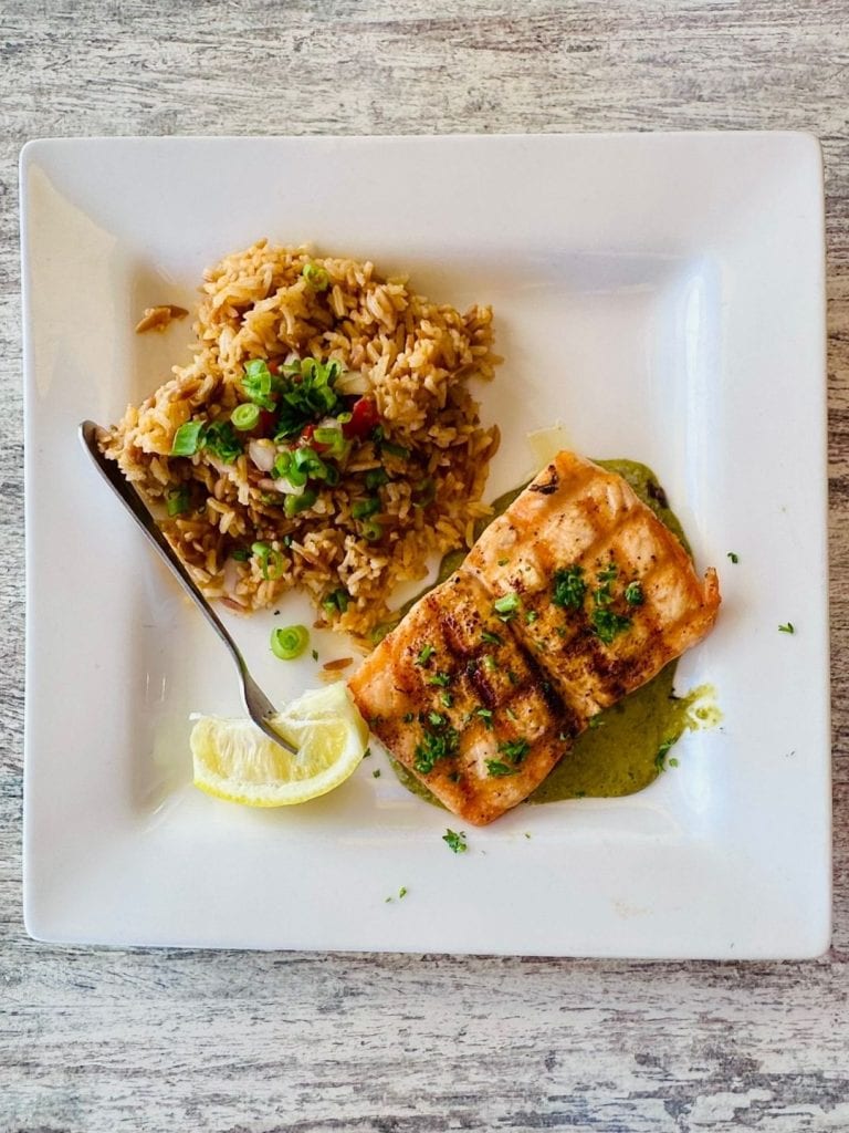 Salmão no Moonstone Beach Bar and Grill