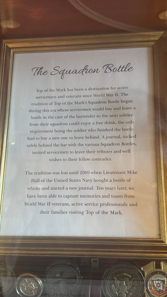 Historia de la botella del Escuadrón Top of the Mark